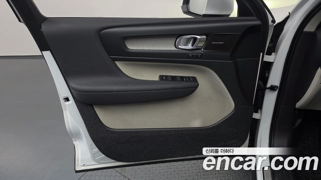 Volvo XC40 2023 — photo 14