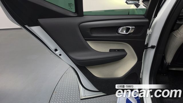 Volvo XC40 2023 — photo 15