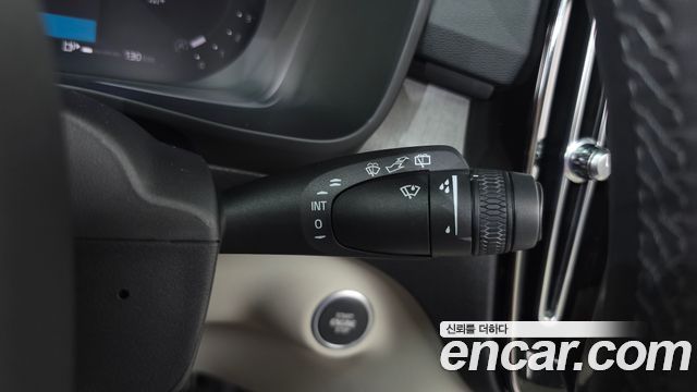 Volvo XC40 2023 — photo 26