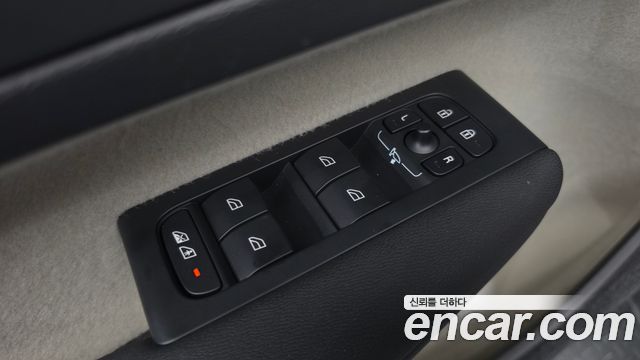Volvo XC40 2023 — photo 28