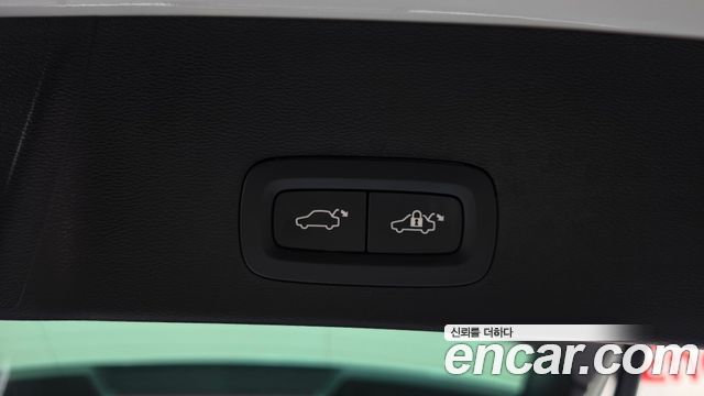 Volvo XC40 2023 — photo 30