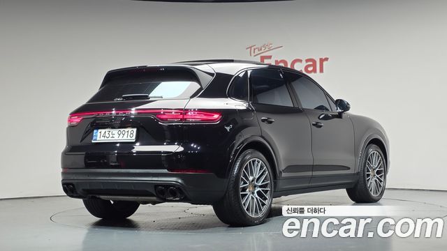 Porsche Cayenne 2022 — photo 2