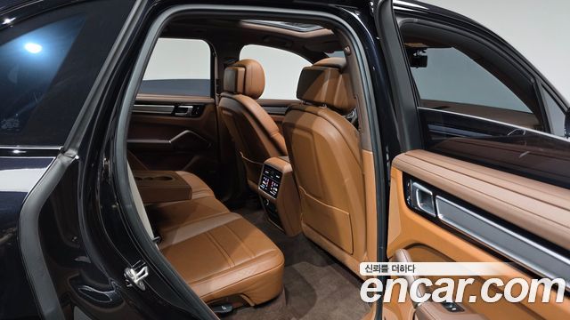 Porsche Cayenne 2022 — photo 12