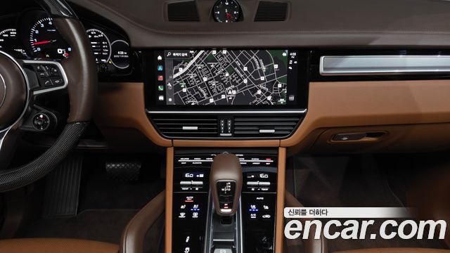 Porsche Cayenne 2022 — photo 14