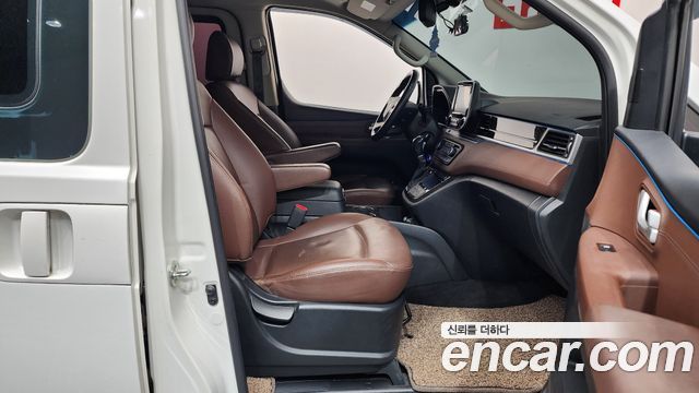 Hyundai Starex 2018 — photo 16