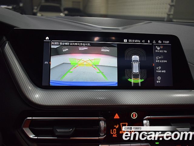 BMW 1-Series 2021 — photo 11