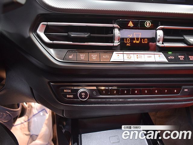 BMW 1-Series 2021 — photo 13