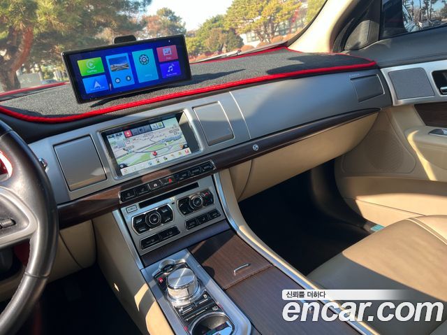 Jaguar XF 2014 — photo 14