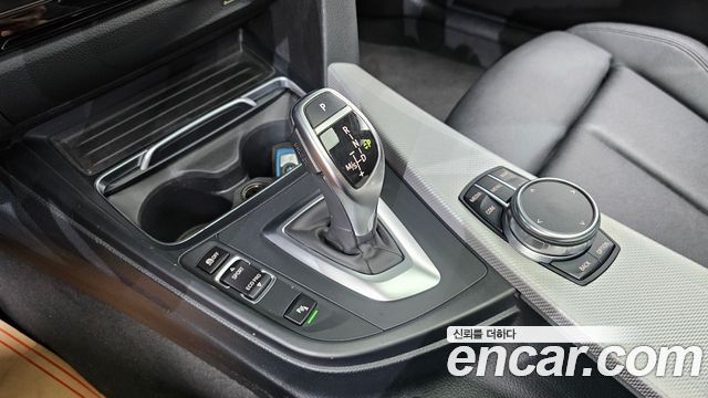 BMW 3-Series 2018 — photo 12