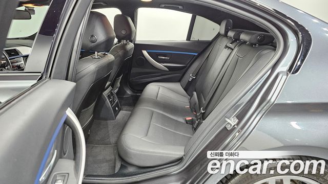 BMW 3-Series 2018 — photo 17