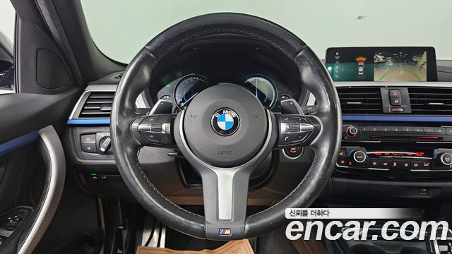 BMW 3-Series 2018 — photo 20