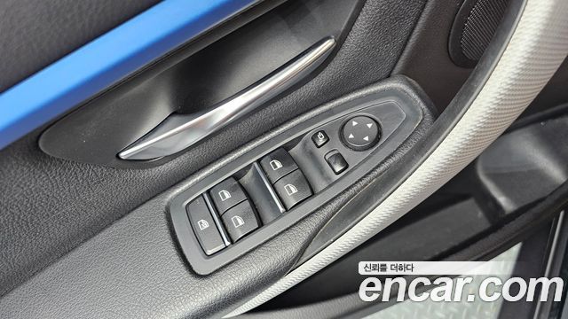 BMW 3-Series 2018 — photo 25