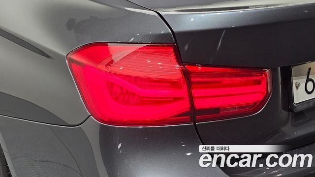 BMW 3-Series 2018 — photo 9