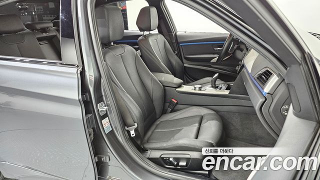 BMW 3-Series 2018 — photo 16
