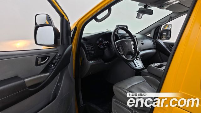 Hyundai Starex 2019 — photo 13
