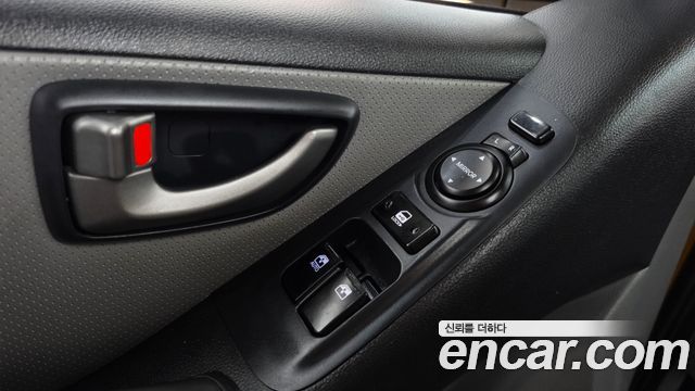 Hyundai Starex 2019 — photo 32