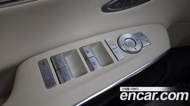 Genesis GV70 2025 — photo 39