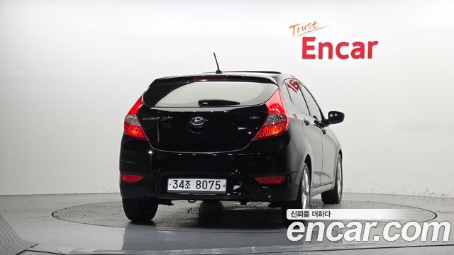 Hyundai Accent 2012 — photo 4