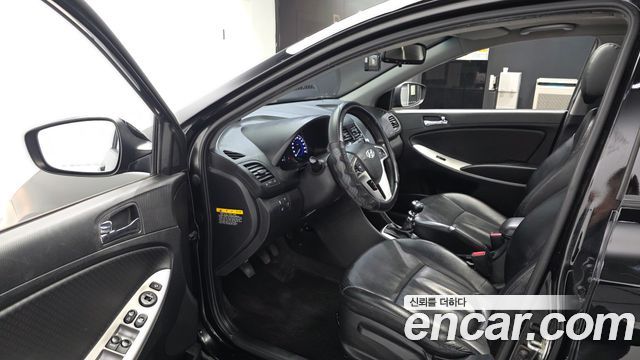Hyundai Accent 2012 — photo 10