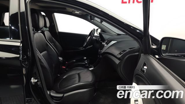 Hyundai Accent 2012 — photo 12