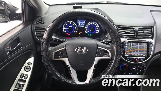 Hyundai Accent 2012 — photo 13
