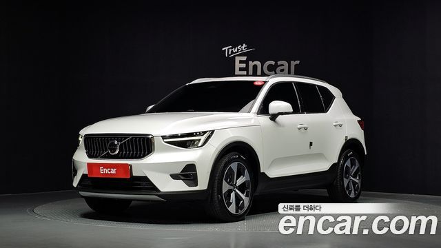 Volvo XC40 2023 — photo 1