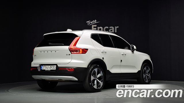 Volvo XC40 2023 — photo 2