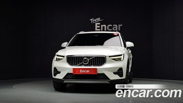 Volvo XC40 2023 — photo 3