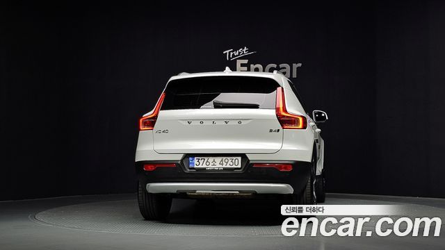 Volvo XC40 2023 — photo 4