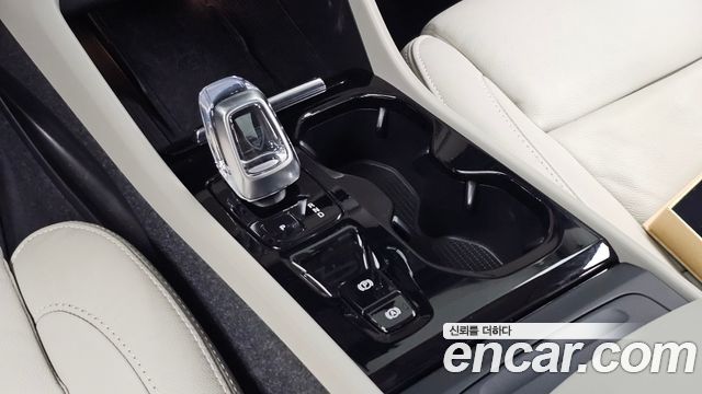 Volvo XC40 2023 — photo 12