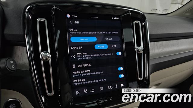 Volvo XC40 2023 — photo 22