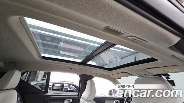 Volvo XC40 2023 — photo 23