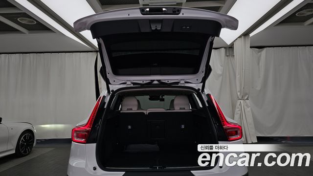 Volvo XC40 2023 — photo 26