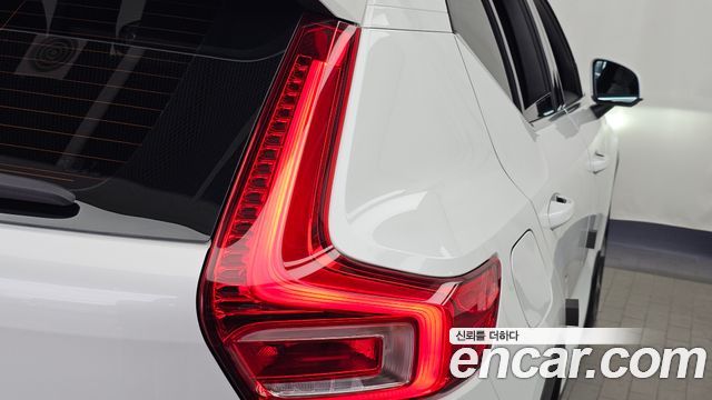 Volvo XC40 2023 — photo 9