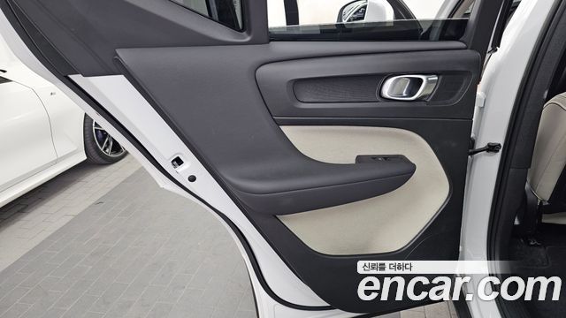 Volvo XC40 2023 — photo 15