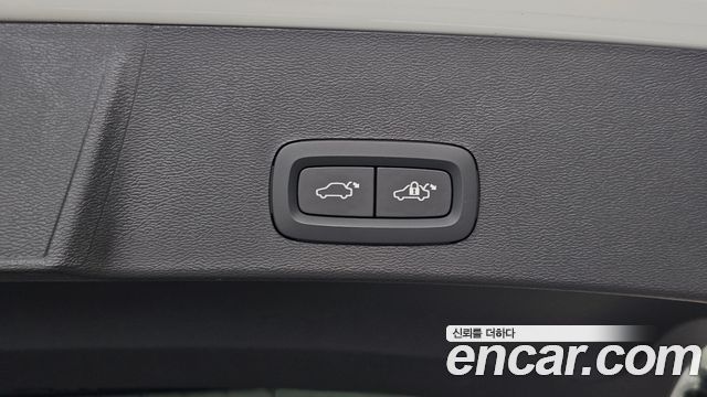 Volvo XC40 2023 — photo 27