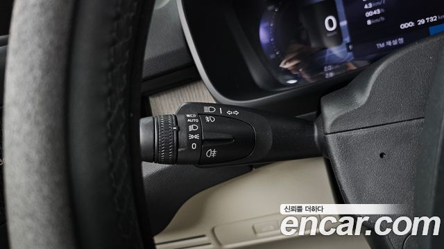 Volvo XC40 2023 — photo 30