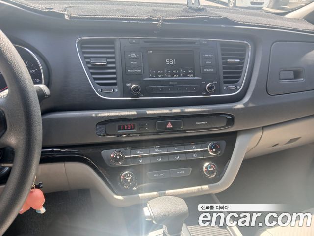 Kia Canival 2016 — photo 10