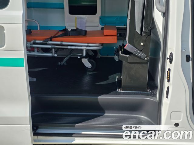 Hyundai Starex 2017 — photo 11
