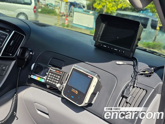 Hyundai Starex 2017 — photo 14