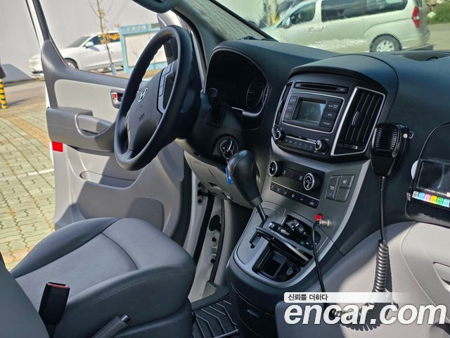 Hyundai Starex 2017 — photo 15
