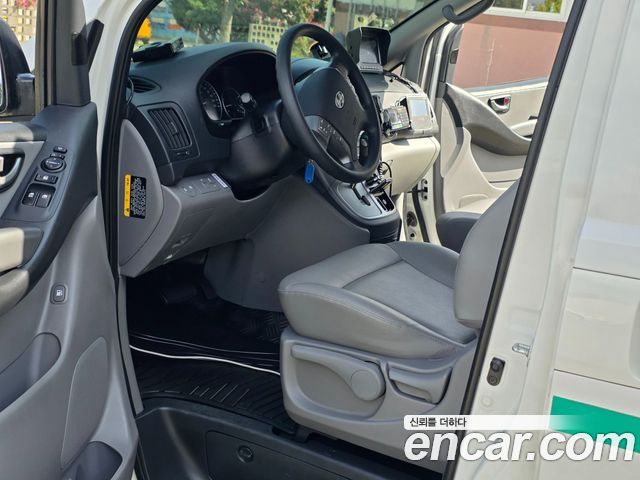 Hyundai Starex 2017 — photo 16