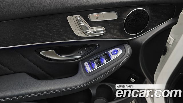 Mercedes-Benz GLC-Class 2020 — photo 24