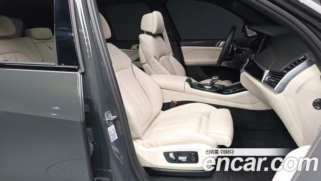BMW X5 2022 — photo 17