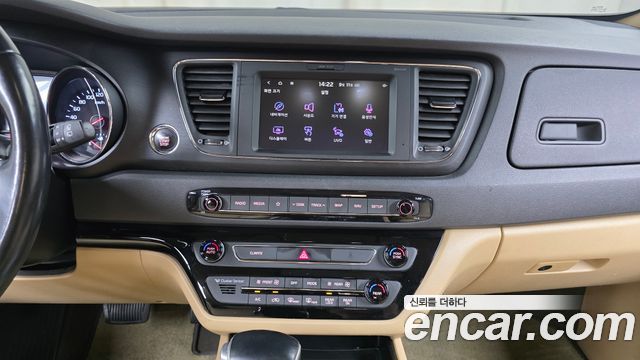 Kia Canival 2019 — photo 18