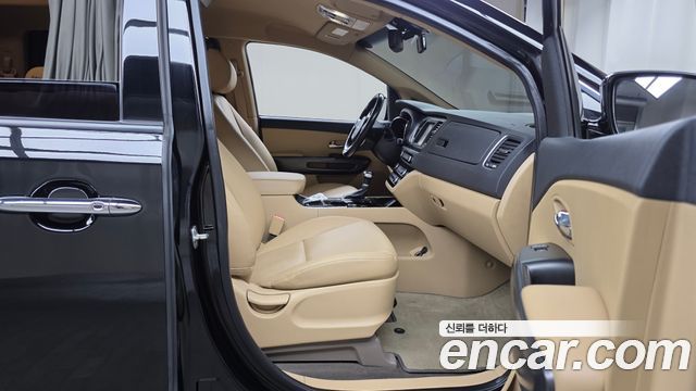 Kia Canival 2019 — photo 16