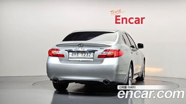 Infiniti M 2011 — photo 4