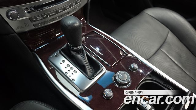 Infiniti M 2011 — photo 9