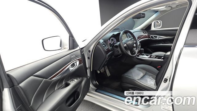 Infiniti M 2011 — photo 10