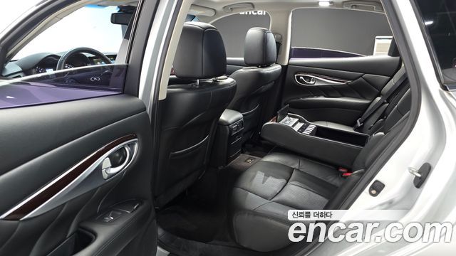 Infiniti M 2011 — photo 11